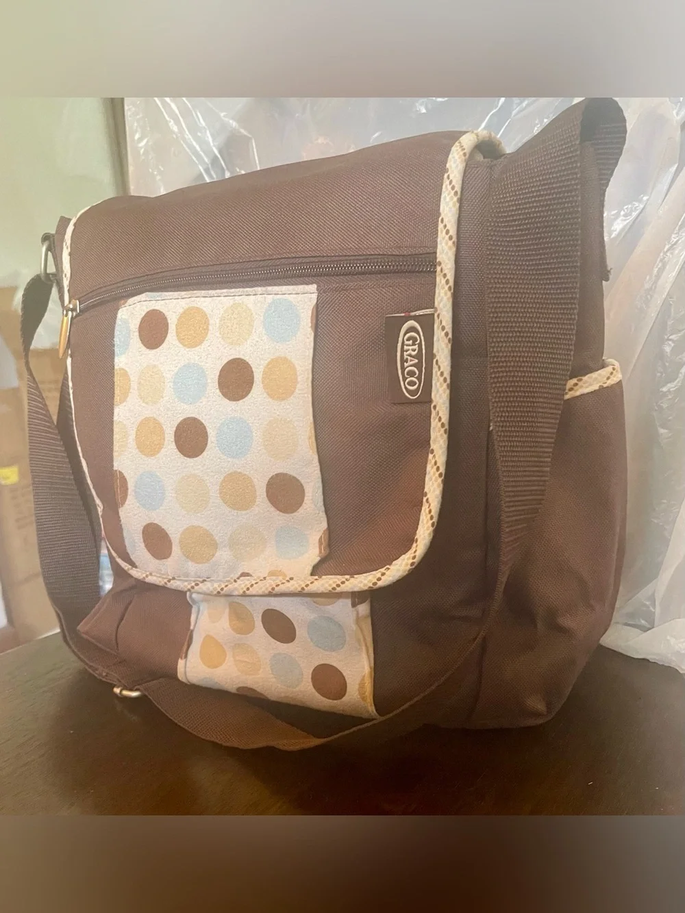 Graco Baby Deluxe Messenger Diaper Bag - Brown Polka Dot - Like New